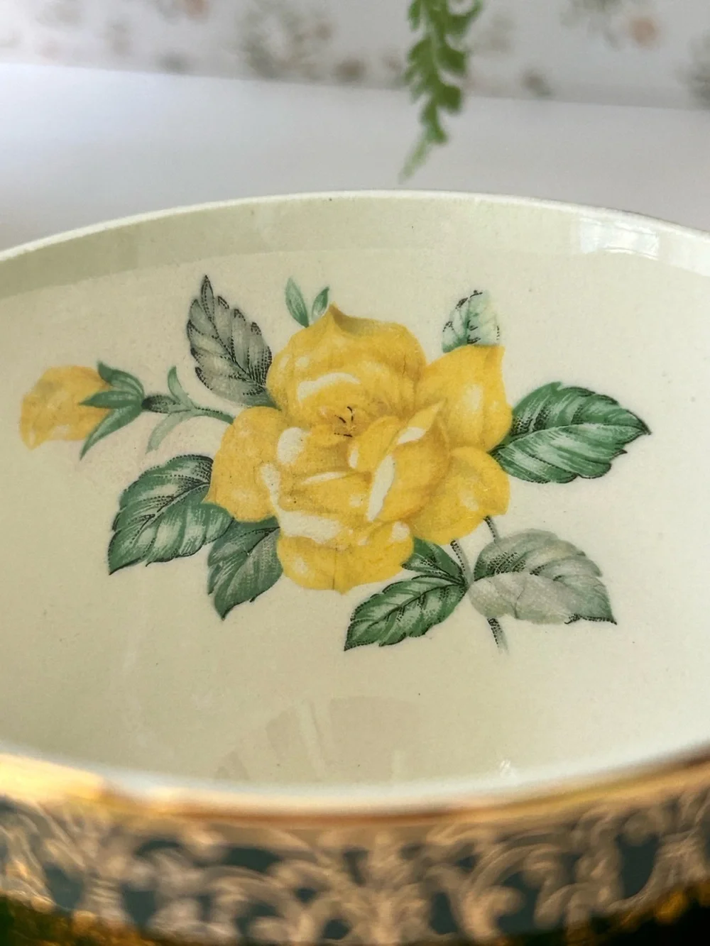 🌴 Lovely VTG  Lady Greenbrier Green & Gold Teacup w/Saucer, Yellow Rose Interior